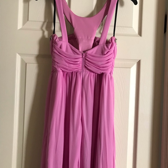 Clothing - Picture 6 of 8